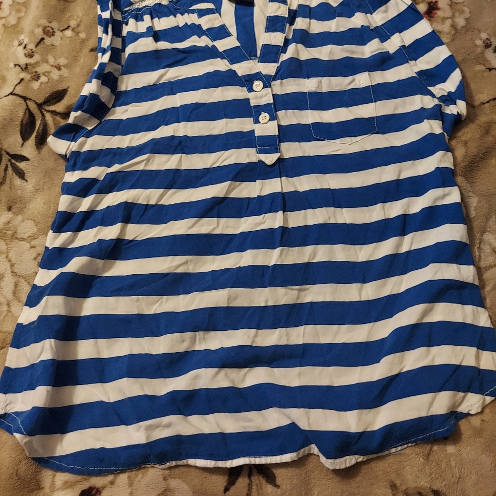 Blue/white striped sleeveless v-neck